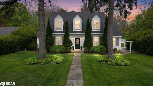 102 Blake St, Barrie, ON, L4M1J9 | Card Image