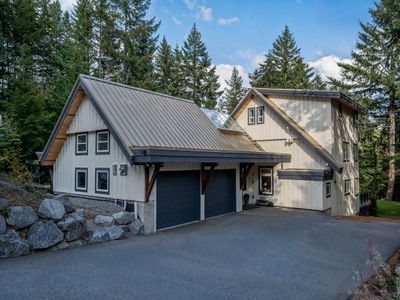 9199 Emerald Dr, House other with 3 bedrooms, 2 bathrooms and 6 parking in Whistler BC | Image 3