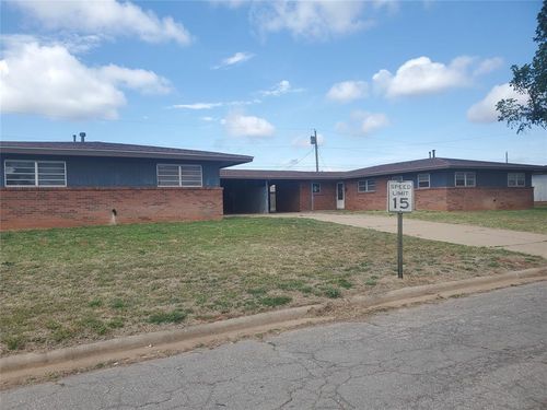 407 Iroquois Trl, Burns Flat, OK, 73647-9006 | Card Image