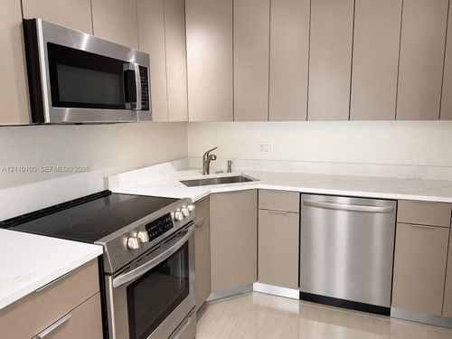 207c-2420 Se 17th Cswy, Fort Lauderdale, FL, 33316 | Card Image