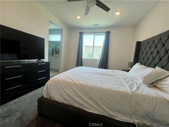 The primary room with full bathroom and walk-in closet. | Image 15