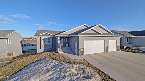 4801 Windsor St, Bismarck, ND, 58503-6161 | Card Image