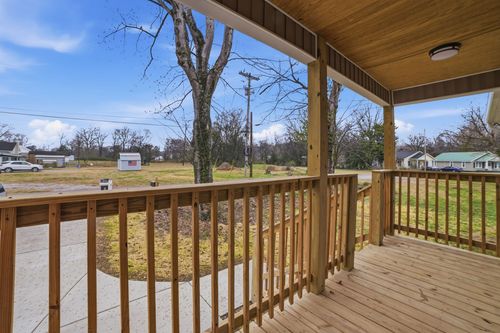 104 Fairground Dr, Waverly, TN, 37185-1709 | Card Image