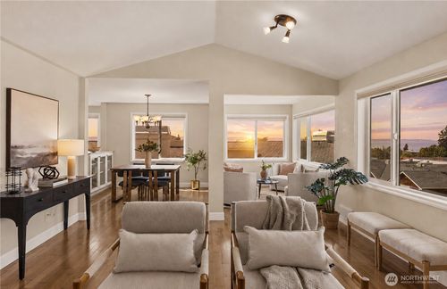 202-633 Main St, Edmonds, WA, 98020-3071 | Card Image