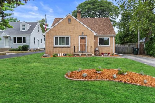 13706 W Meadow Lane, New Berlin, WI, 53151 | Card Image