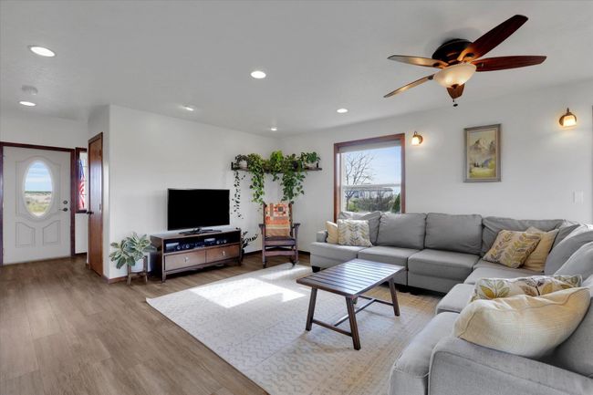 28222 Wild Rose Ln N, House other with 5 bedrooms, 3 bathrooms and null parking in Davenport WA | Image 5