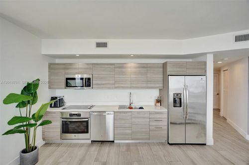 2809-121 Ne 34th St, Miami, FL, 33137-3887 | Card Image