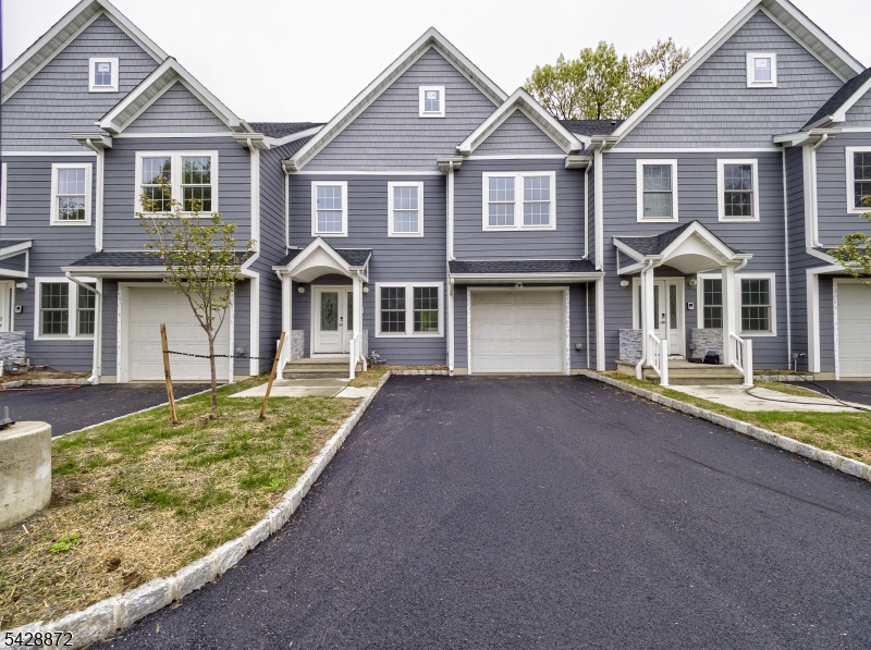Residential Lease in Edison Twp. 2
