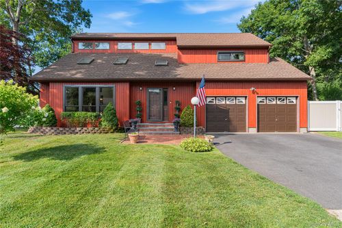 20 Debragga Ave, East Moriches, NY, 11940-1414 | Card Image