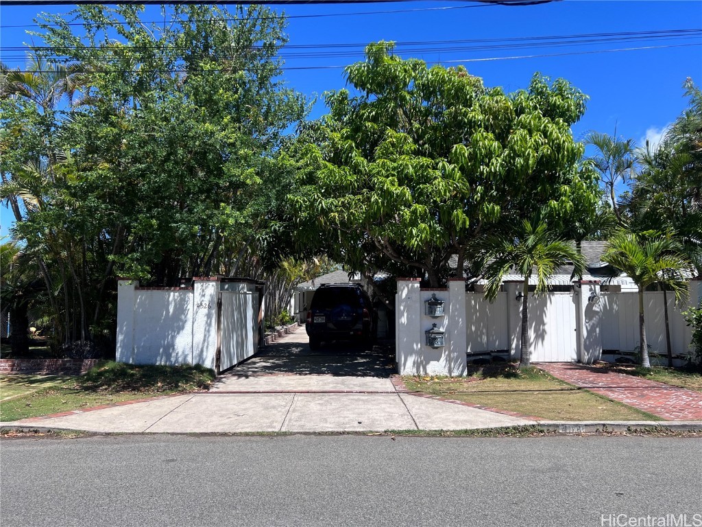 Aukai Ave, Honolulu, HI 96816