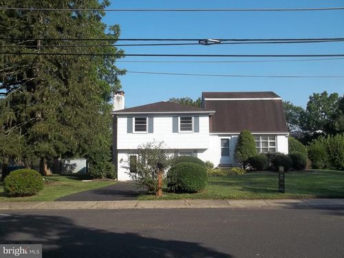 5 Broadale Rd, DOYLESTOWN, PA, 18901-3305 | Card Image