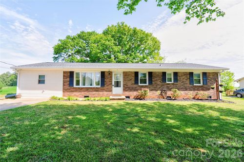 111 Dyer Dr, Shelby, NC, 28152-8967 | Card Image