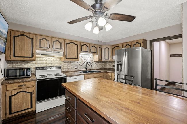With a little paint these could transform into whatever color scheme fits your taste. Everything is in excellent condition! | Image 9