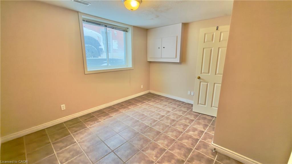 Residential Lease in Waterloo 5