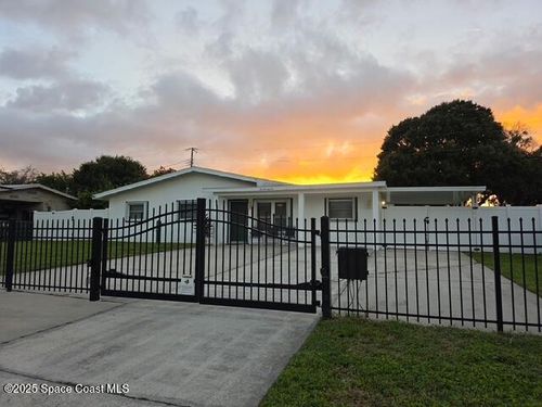 676 Cheyenne Ave, Melbourne, FL, 32935-2620 | Card Image