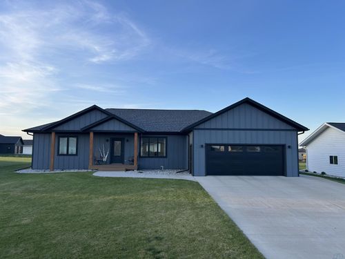 936 14th St Cir Ne, Sioux Center, IA, 51250-4310 | Card Image