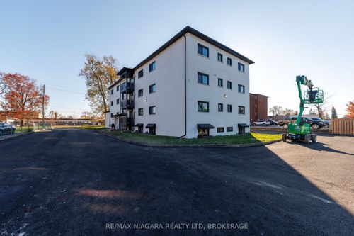 {{alt}} | Card Image