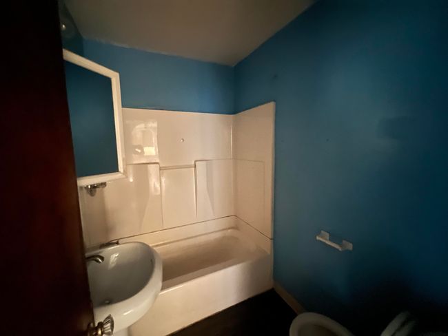 BATHROOM 1 | Image 8