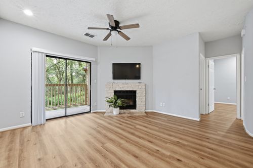 b1-1013 Chestnut St, San Marcos, TX, 78666-3565 | Card Image