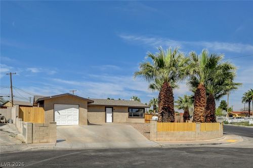 4813 Beadle St, Las Vegas, NV, 89122-6147 | Card Image