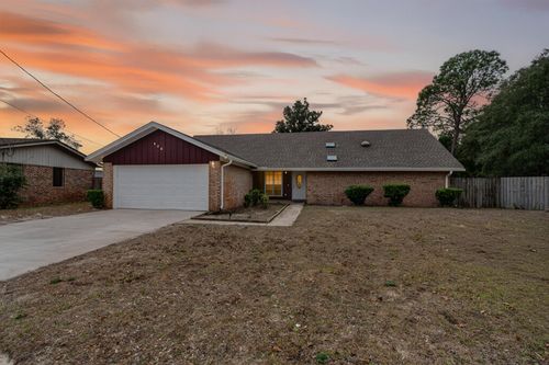 820 Laurel Dr, Fort Walton Beach, FL, 32547-2942 | Card Image