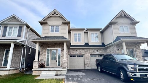 9348 White Oak Ave, Niagara Falls, ON, L2G3P6 | Card Image