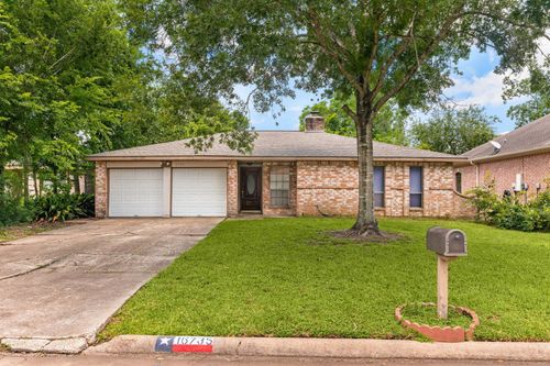 16735 Barcelona Dr, Friendswood, TX, 77546-4125 | Card Image