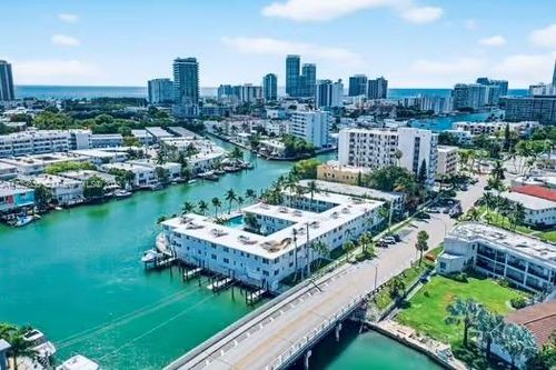 25-7207 Bay Dr, Miami Beach, FL, 33141-5479 | Card Image