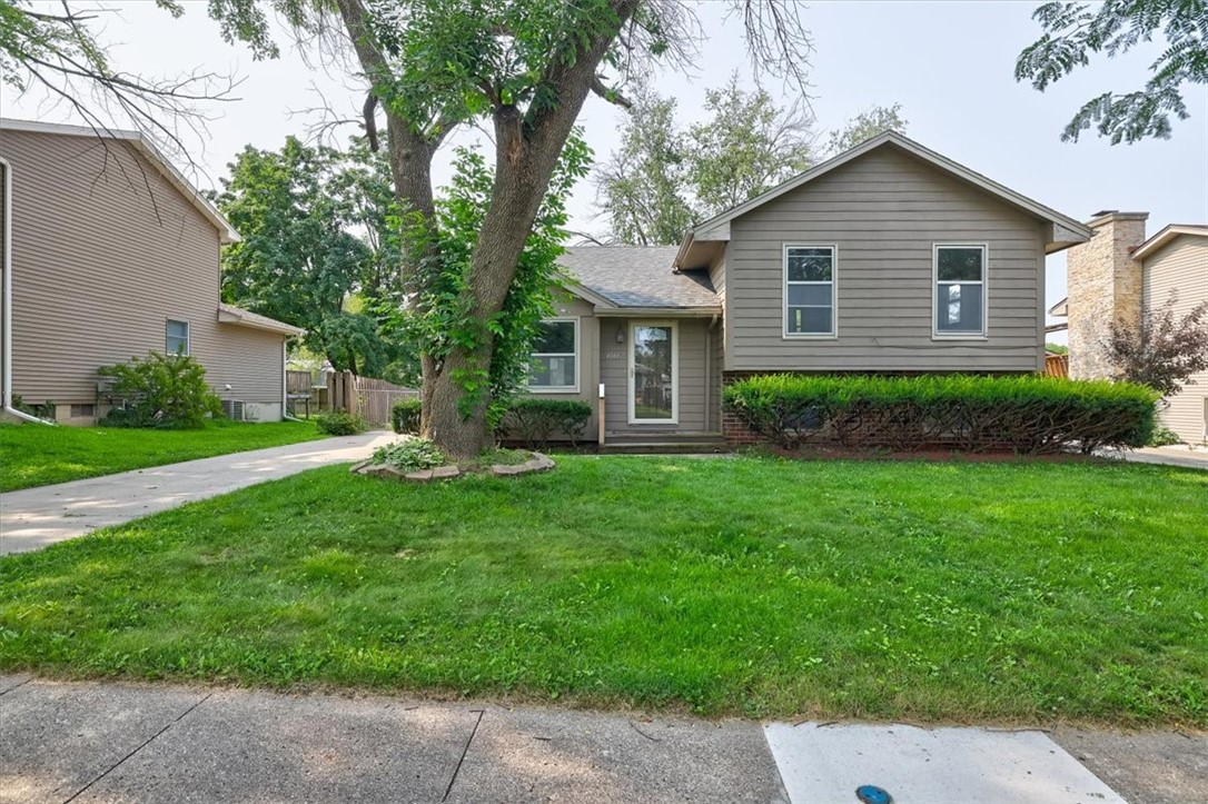 Leyden Ave, Des Moines, IA 50317
