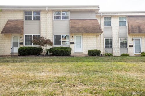 137 Shadalane Walk, Ballwin, MO, 63011-3045 | Card Image