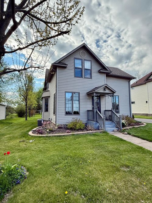 211 S 4th St, Abbotsford, WI, 54405-9745 | Card Image