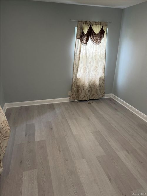 18316 64th Ave, Fresh Meadows, NY, 11365-2107 | Card Image