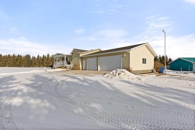33037 Range Road 55, Home with 4 bedrooms, 3 bathrooms and 6 parking in Sundre AB | Image 2