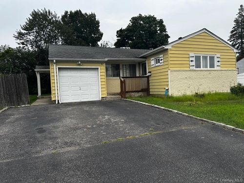 46 Haverford Rd, Hicksville, NY, 11801-3427 | Card Image