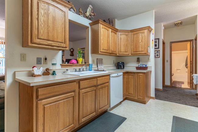 2912 W 4 Th St, Condo with 3 bedrooms, 2 bathrooms and null parking in Cedar Falls IA | Image 6