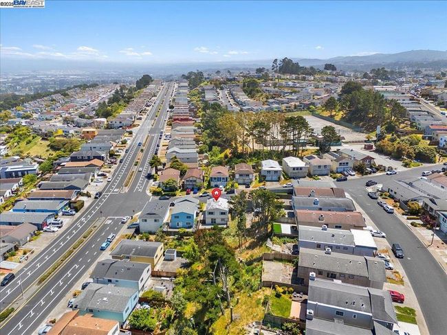 20 Martgate Street, House other with 3 bedrooms, 2 bathrooms and 2 parking in Daly City CA | Image 39