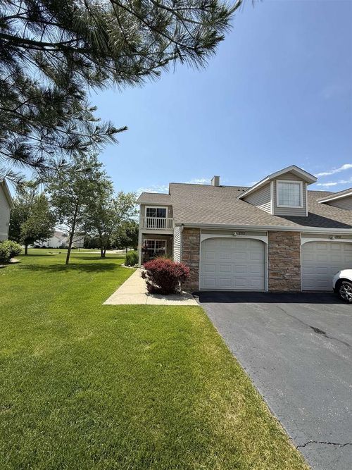2552 Edgewood Dr, Beloit, WI, 53511-7031 | Card Image