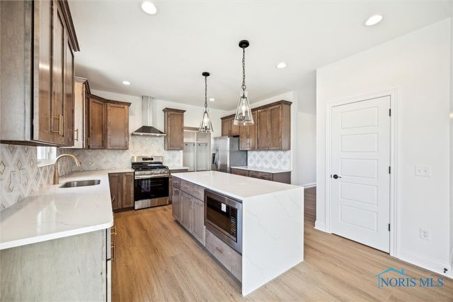 102 Kinloch Drive, House other with 4 bedrooms, 3 bathrooms and 2 parking in Perrysburg OH | Image 8