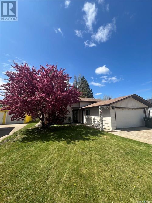 3429 12th Ave E, Prince Albert, SK, S6V7G6 | Card Image