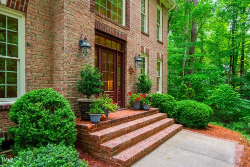 101 Collinson Dr, Chapel Hill, NC, 27514-6744 | Card Image