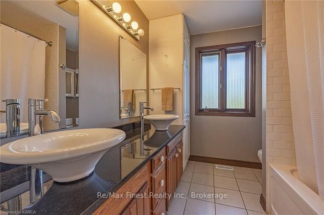 862 Old Colony Rd, House other with 4 bedrooms, 4 bathrooms and 6 parking in Kingston ON | Image 26