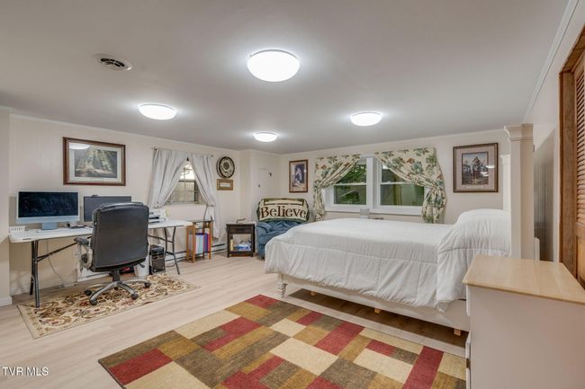 Downstairs: Room 4 | Image 39