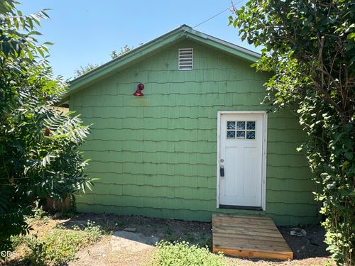 1762 Main St, Klamath Falls, OR, 97601-2635 | Card Image