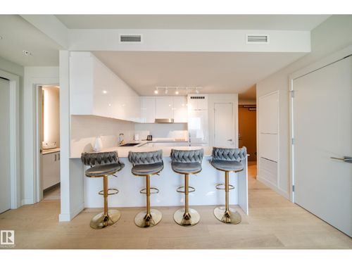 10360 102 St Nw, Edmonton, AB, T5J0K6 | Card Image