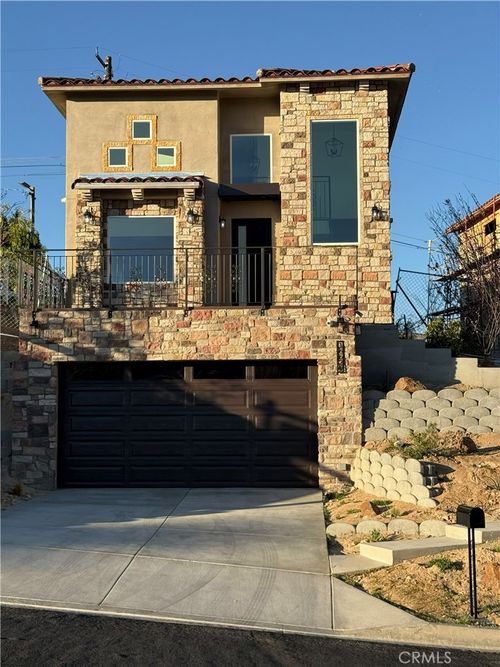 16620 Forrest Avenue, Victorville, CA, 92395 | Card Image