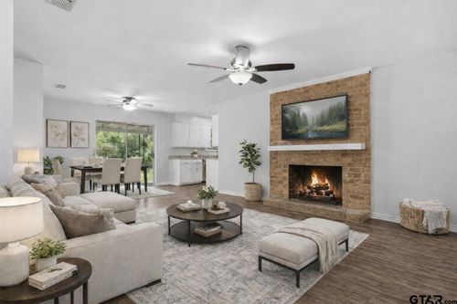 801 W Sunset Blvd, Overton, TX, 75684-1521 | Card Image
