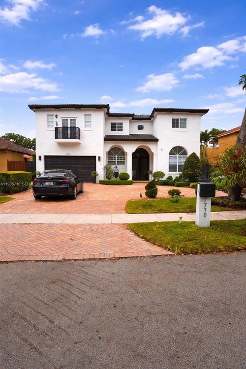 7770 Nw 161st Ter, Miami Lakes, FL, 33016-6678 | Card Image