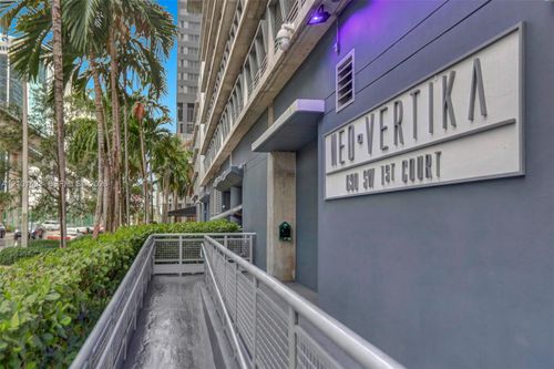 1828-690 Sw 1st Ct, MIAMI, FL, 33130-2924 | Card Image