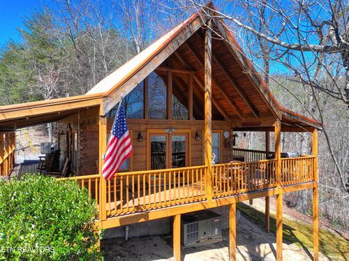 2621 Raccoon Hollow Way, Sevierville, TN, 37862-8164 | Card Image