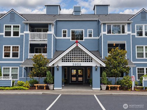 313-3935 226th Pl Se, Issaquah, WA, 98029-6218 | Card Image